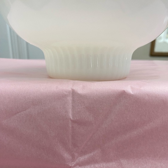 VINTAGE E.O. BRODY ROUND WHITE MILK GLASS DISH WITH SCALLOPED TRIM - Picture 3 of 10